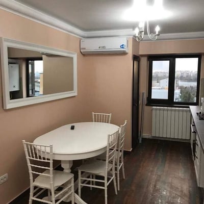 Alquiler de cómodos apartamentos de 3 habitaciones con cocina independiente, 70 m², Faleza Nord, Constanța, Rumanía